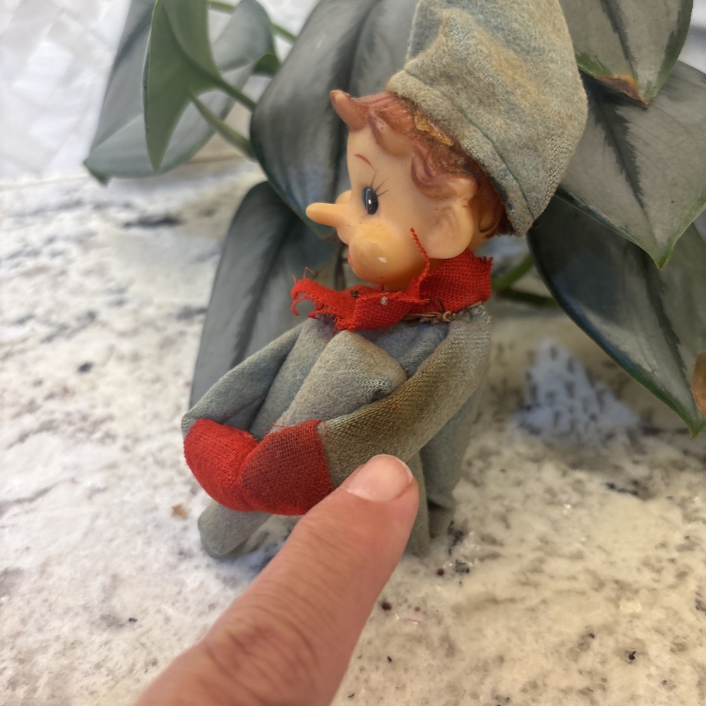 Vintage 2 Knee Huggers Elf Pixie Shelf Sitter Green Red Christmas Japan Damage - Picture 14 of 16